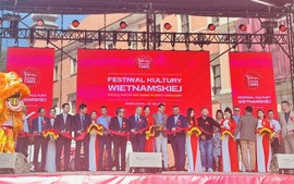 Tưng bừng khai mạc Tuần Văn hóa – Du lịch Việt Nam tại Ba Lan