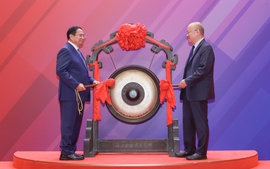 Thủ tướng thăm sàn chứng khoán lớn nhất châu Á, tìm hiểu kinh nghiệm phát triển trung tâm tài chính Thượng Hải