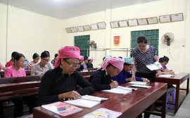 UBND cấp xã quyết định bố trí giáo viên làm việc tại trung tâm học tập cộng đồng