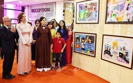 Phu nhân Tổng Bí thư Tô Lâm và Tổng Giám đốc UNESCO Audrey Azoulay dự Triển lãm 'Chúng tôi CÓ THỂ'