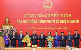 Thủ tướng trao quyết định bổ nhiệm 2 cán bộ cấp Thứ trưởng