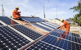 Đề xuất chính sách hỗ trợ hộ gia đình lắp đặt điện mặt trời mái nhà tự sản xuất, tự tiêu thụ