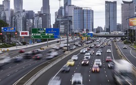Australia sử dụng camera AI để phạt lái xe dùng điện thoại di động