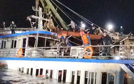 Trung tâm Cấp cứu mỏ - Vinacomin tham gia cứu nạn vụ tàu du lịch bị lật trên Vịnh Hạ Long