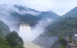 Thủy điện Bản Vẽ vận hành an toàn trong trận lũ lịch sử, cắt giảm 74% lưu lượng lũ về hạ du