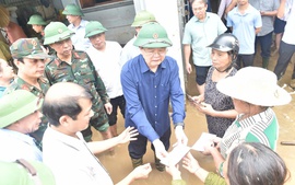 Tỉnh Nghệ An dành ưu tiên cao nhất hỗ trợ người dân vùng ngập lụt