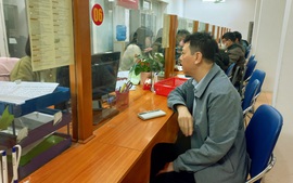 Có được hưởng trợ cấp thất nghiệp trước khi xin nghỉ hưu sớm?