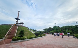 Tháng Bảy, về miền 'đất lửa' để tưởng nhớ, tri ân