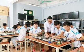 Có tính thời gian quân ngũ để hưởng phụ cấp thâm niên nhà giáo?