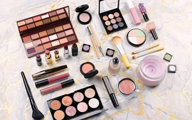 Thu hồi nhiều mỹ phẩm vi phạm về nhãn và công thức