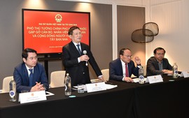 Phó Thủ tướng Hồ Đức Phớc gặp gỡ cán bộ, nhân viên Đại sứ quán và cộng đồng người Việt tại Tây Ban Nha