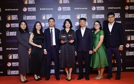 Vietcombank tiếp tục được vinh danh và nhận cú đúp giải thưởng quản trị rủi ro từ Asian Banking and Finance