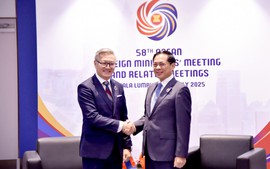 Phó Thủ tướng, Bộ trưởng Ngoại giao Bùi Thanh Sơn gặp Bộ trưởng Ngoại giao Lào