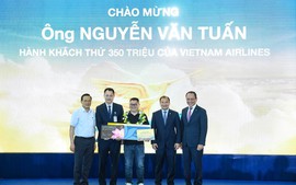 Vietnam Airlines đón hành khách thứ 350 triệu sau 30 năm thành lập