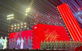 Concert 'Tổ quốc trong tim': Mang ấn tượng mạnh mẽ và xúc động tới hơn 50.000 khán giả