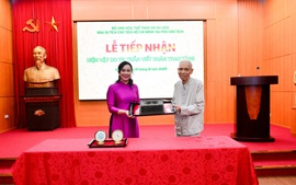 Khu Di tích Chủ tịch Hồ Chí Minh tại Phủ Chủ tịch tiếp nhận hiện vật về Chủ tịch Hồ Chí Minh
