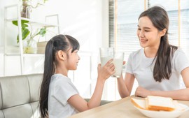 Thực phẩm bổ sung dạng sữa cho trẻ: Những điều cần hiểu đúng