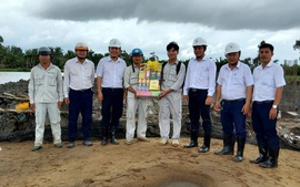 Ngành điện miền Nam làm việc xuyên lễ trên những công trình lưới điện