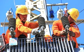 Giá điện: Cần chia sẻ và công bằng