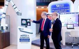 Các "siêu" Robot AI được giới thiệu tại triển lãm thành tựu y tế nổi bật ở Nhà Quốc hội