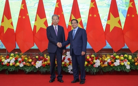 Thủ tướng Phạm Minh Chính hội kiến Ủy viên trưởng Nhân đại Toàn quốc Trung Quốc