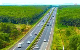 Khẩn trương cắm biển báo lý trình trên cao tốc Bắc - Nam