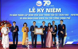 Bệnh viện GTVT nhận Bằng khen của Thủ tướng về ứng dụng phương pháp tán sỏi thận