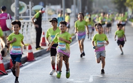 Gần 2.000 vận động viên tranh tài tại giải chạy “Run for Love” của Vietnam Airlines