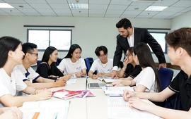 Thu hút chuyên gia, giảng viên người nước ngoài vào làm việc tại cơ sở giáo dục Việt Nam