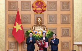 Trao Quyết định bổ nhiệm Thứ trưởng Thường trực Bộ Nội vụ
