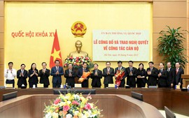 Chủ tịch Quốc hội Trần Thanh Mẫn dự Lễ công bố và trao nghị quyết về công tác cán bộ