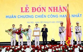 Hải quan đón nhận Huân chương Chiến công hạng Nhất nhân kỷ niệm 80 năm ngày truyền thống