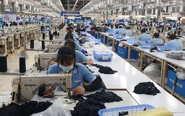 Dệt may, da giày trước thách thức thuế quan và chi phí cạnh tranh mới