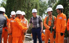 Ngành điện miền Nam: Xuyên Tết bám công trường