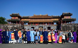 Các địa phương miền Trung tưng bừng chào đón du khách đầu tiên năm 2026