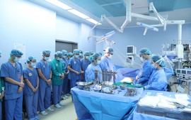 'Thắp sáng' nhiều cuộc đời từ nghĩa cử cao đẹp của nữ nhân viên y tế