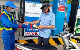 Giá xăng tăng nhẹ