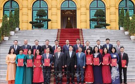 Chủ tịch nước Lương Cường trao quyết định bổ nhiệm Đại sứ Việt Nam tại nước ngoài