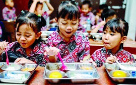 Indonesia: Hiệu quả ban đầu từ "Bữa ăn Dinh dưỡng Miễn phí"