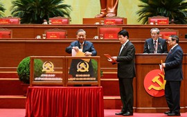 CHÙM ẢNH: Bỏ phiếu Bầu Ban Chấp hành Trung ương Đảng khóa XIV