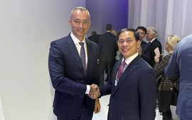 Phó Thủ tướng Bùi Thanh Sơn tham dự Lễ ký Hiến chương Hội đồng Hòa bình về chấm dứt xung đột tại Dải Gaza