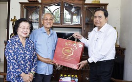 Chủ tịch Quốc hội thăm, tri ân các đồng chí nguyên lãnh đạo Đảng, Nhà nước