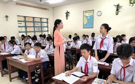 Xếp lương khi chuyển từ nhân viên văn thư sang giáo viên