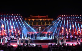 Lãnh đạo Đảng, Nhà nước dự cầu truyền hình kỷ niệm 85 năm Ngày Bác Hồ về nước trực tiếp lãnh đạo cách mạng Việt Nam