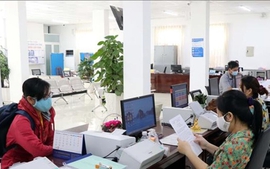 Đối tượng xem xét tiếp nhận vào viên chức hoặc công chức