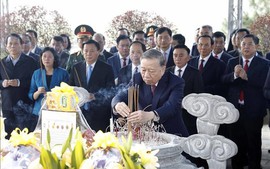 Tổng Bí thư Tô Lâm dâng hương tưởng niệm các Tổng Bí thư Trần Phú và Hà Huy Tập tại Hà Tĩnh