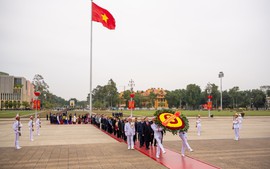 Lãnh đạo Đảng, Nhà nước vào Lăng viếng Chủ tịch Hồ Chí Minh nhân 80 năm Ngày Tổng tuyển cử đầu tiên
