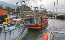 BĐBP Đà Nẵng kịp thời cứu 6 ngư dân trên tàu cá bị phá nước