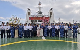 Tàu cảnh sát biển xuất quân làm nhiệm vụ trực Tết trên biển