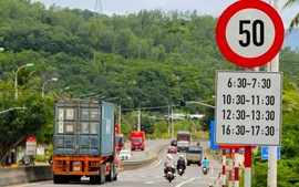 Đã khắc phục hàng nghìn vị trí biển báo, đèn tín hiệu giao thông bất cập trên toàn quốc